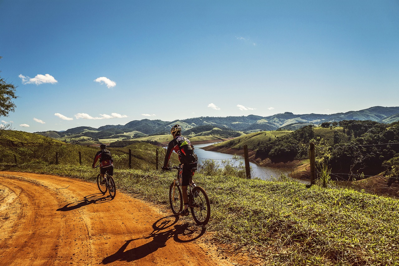 cyclists, trail, bike-1534907.jpg